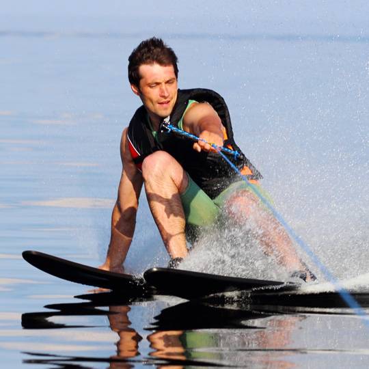 Ski nautique en Corse : Les plaisirs de la glisse en Corse.